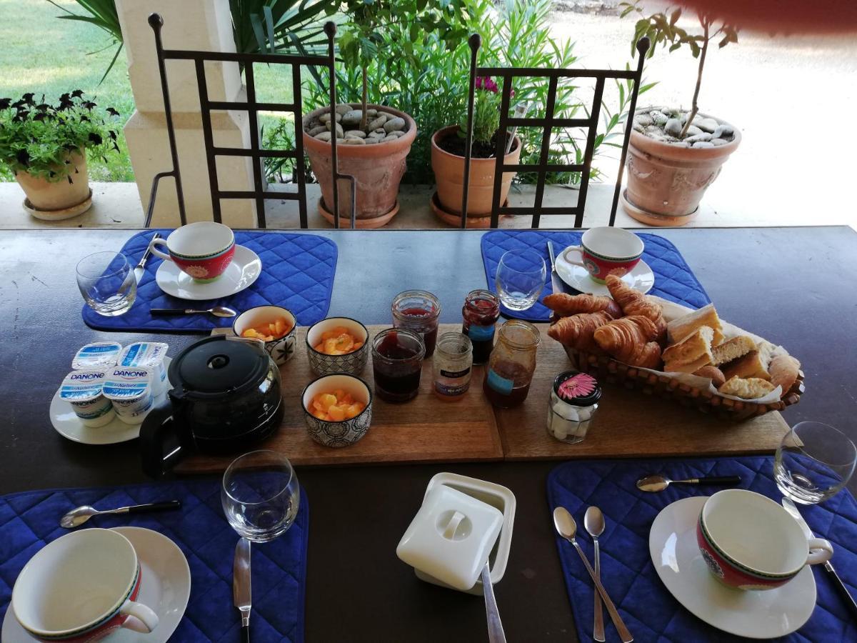 La Goutadou Bed and Breakfast Cabannes Εξωτερικό φωτογραφία