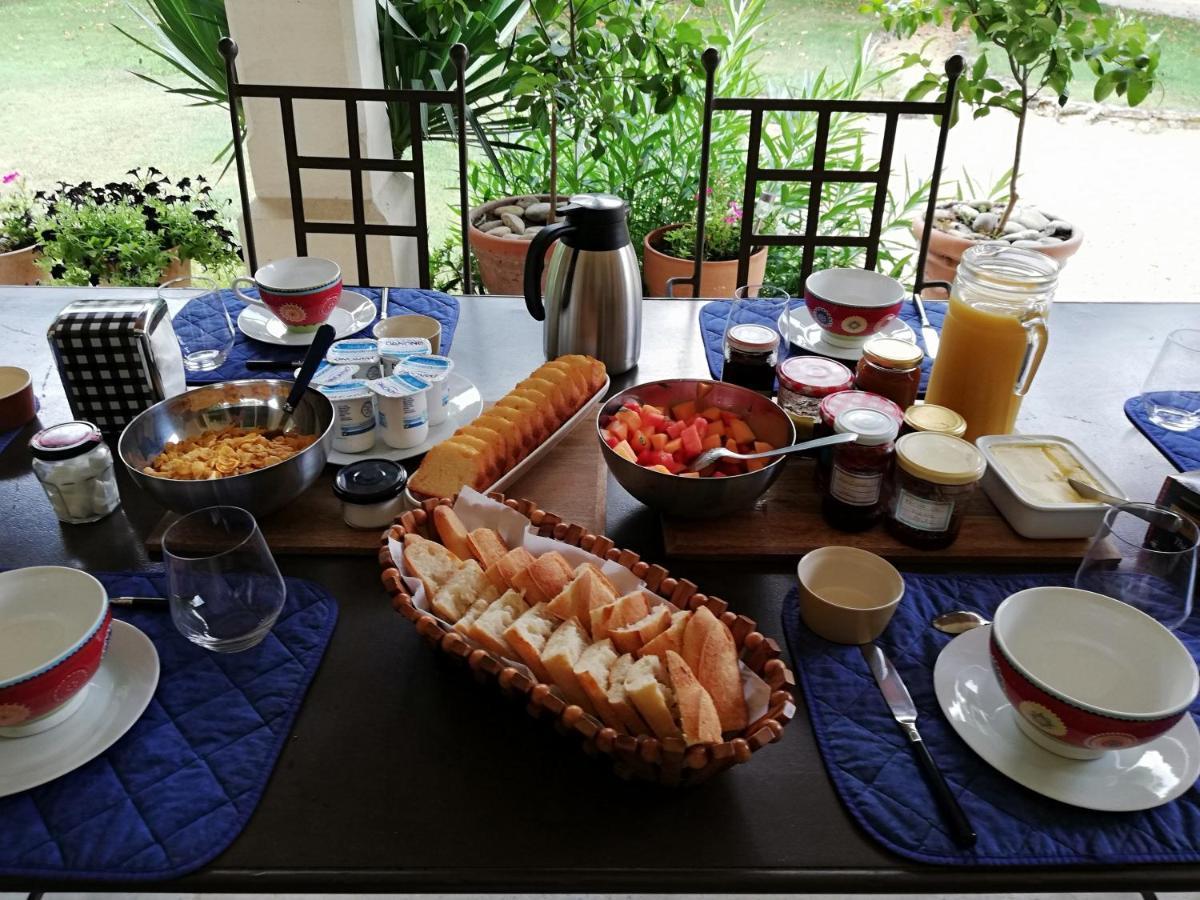 La Goutadou Bed and Breakfast Cabannes Εξωτερικό φωτογραφία