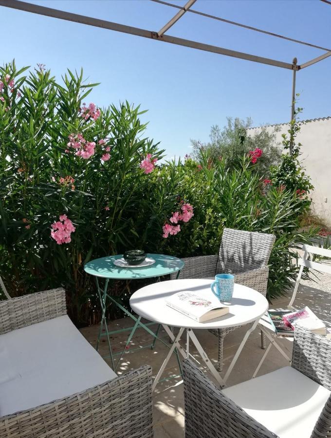 La Goutadou Bed and Breakfast Cabannes Εξωτερικό φωτογραφία