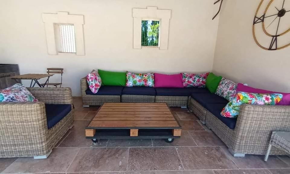 La Goutadou Bed and Breakfast Cabannes Εξωτερικό φωτογραφία